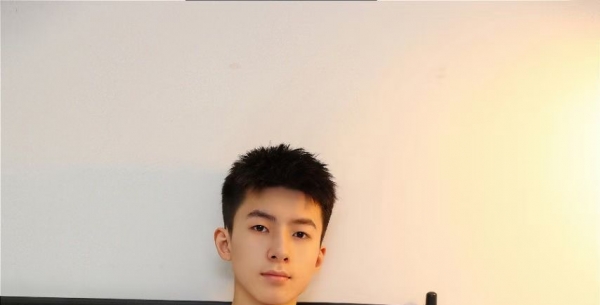 超级会玩的“大”狼狗