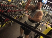 在深圳兼职健身教练的辽宁肌肉大叔