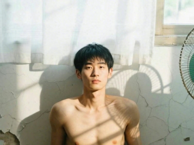 大学男生搞基：男生宿舍的三人行