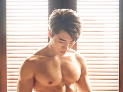 纯爱专访｜天菜建筑工男优成宫仁拍男色写真